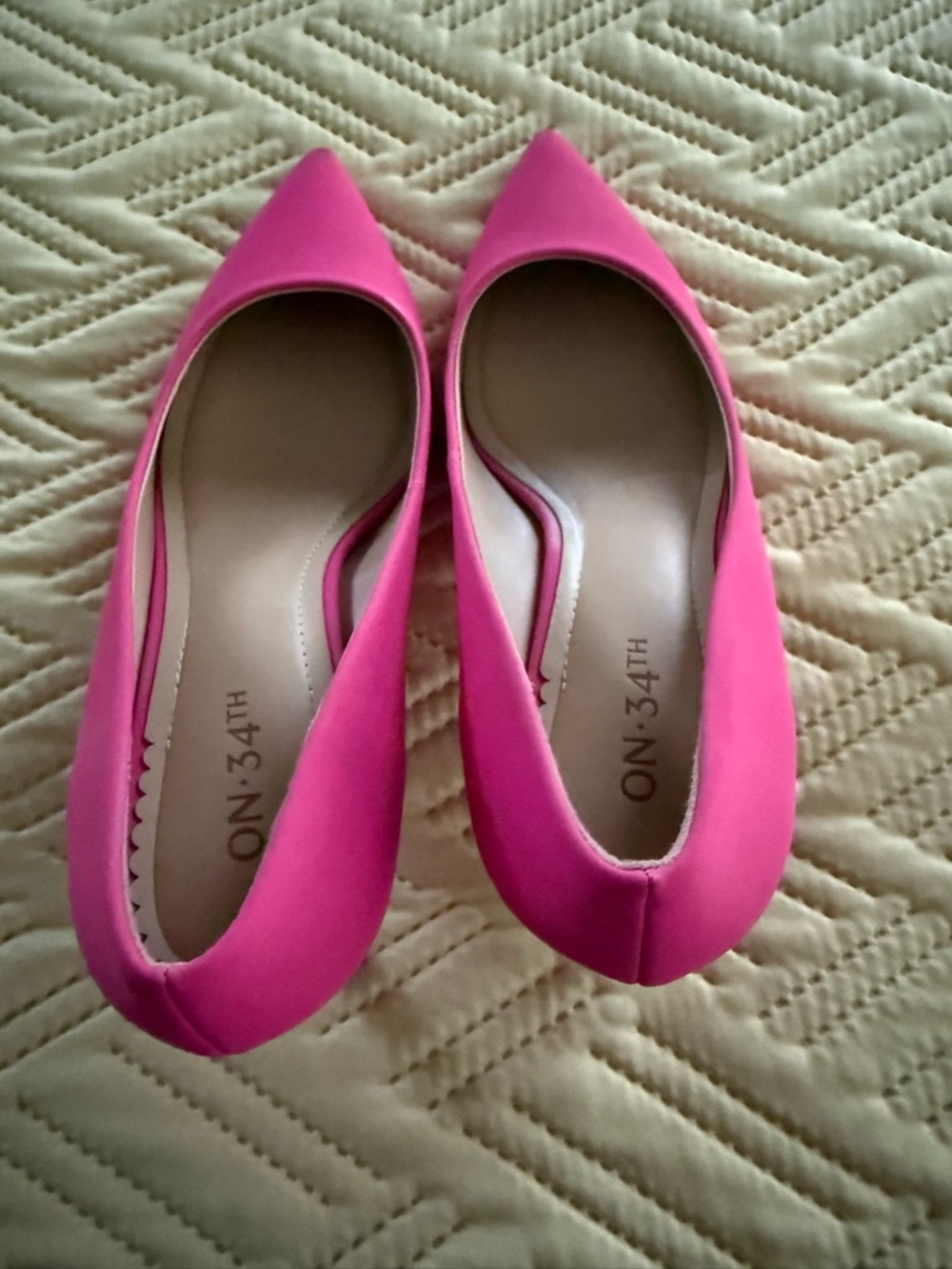 Women's Pointed-Toe Hot Pink Stiletto Pumps - Picture 5 of 14